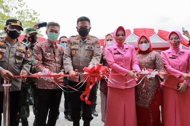 Kapolda Riau Irjend M.Iqbal Resmikan Rumah Mural dan Kantor Penghubung Polres dan Tarik Undian Gebya