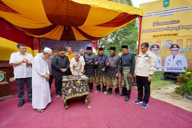 Gubri Syamsuar Resmikan Jalan Lintas Mahato - Simpang Manggala