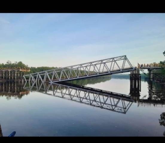 Parah Belum Ada Perawatan Pemprov dan Pemda Meranti Jembatan Perawang Ambruk