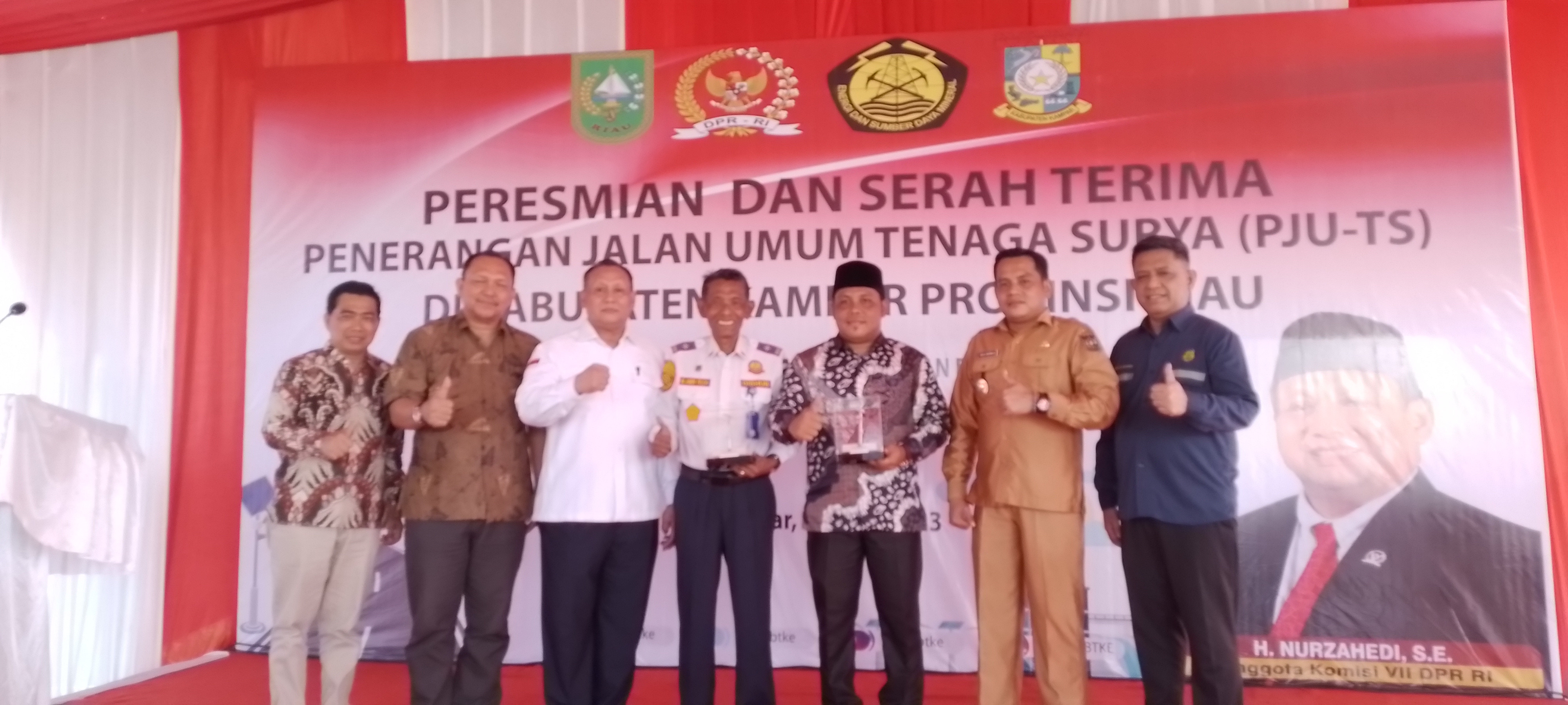PJU-TS Menerangi Jalan Pulau Birandang, 425 di Riau, Kampar 175 Berkat Kemitra Edi Tajung dan EBTKE