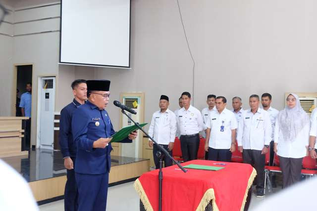 Plt Bupati Asmar Lantik 9 Pejabat Administrator dan Pengawas