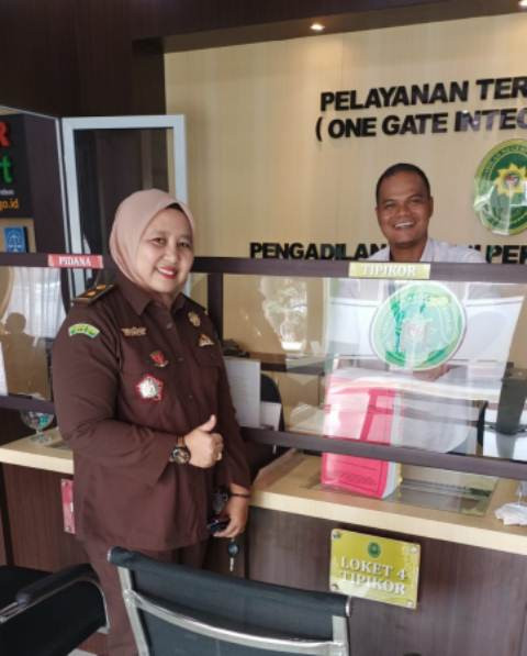 Kejari Meranti Limpahkan Perkara Korupsi Di Pengadilan Negeri Tindak Pidana Korupsi Pekanbaru