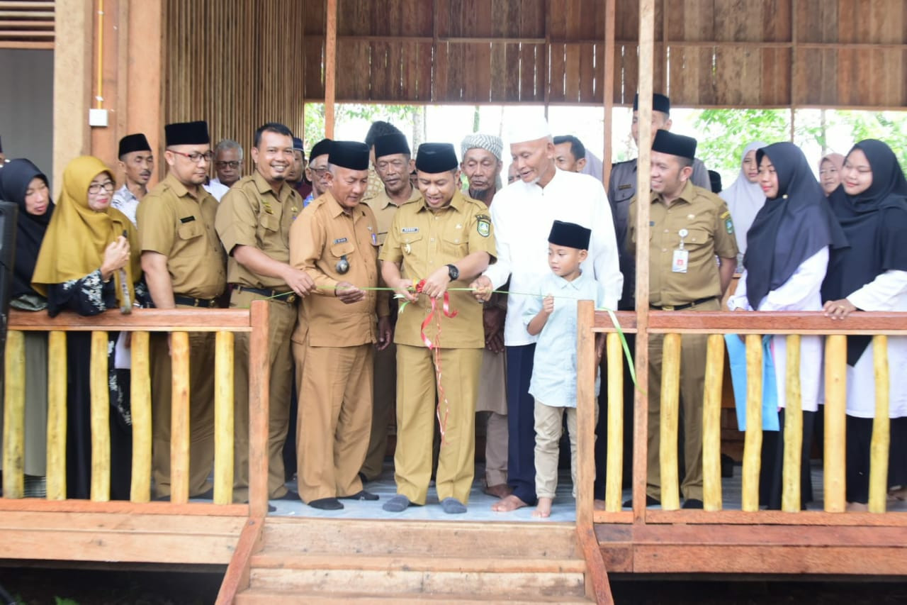 Wakil Bupati Meresmikan SD-IT