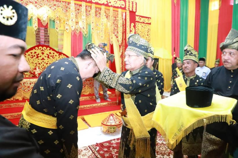 Kapolda Riau Resmi Menyandang Gelar Datuk Wira Lela Setia Negeri