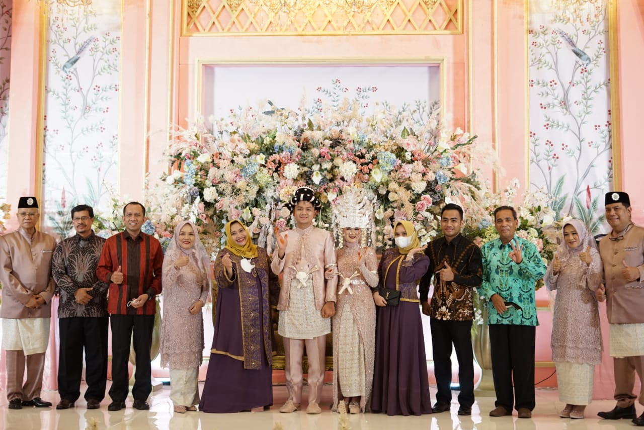 Bupati Bengkalis Hadiri Pesta Pernikahan Putri Bungsu Syamsurizal