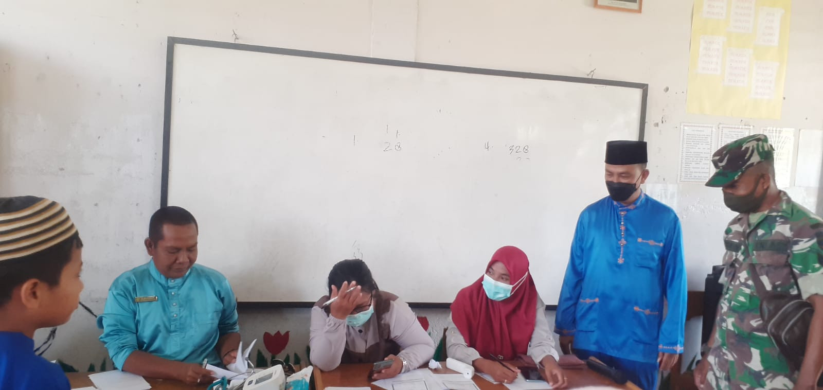 Pelajar SDN 007 Serusa Mati Ikuti Vaksinasi Datangkan Petugas Puskesmas