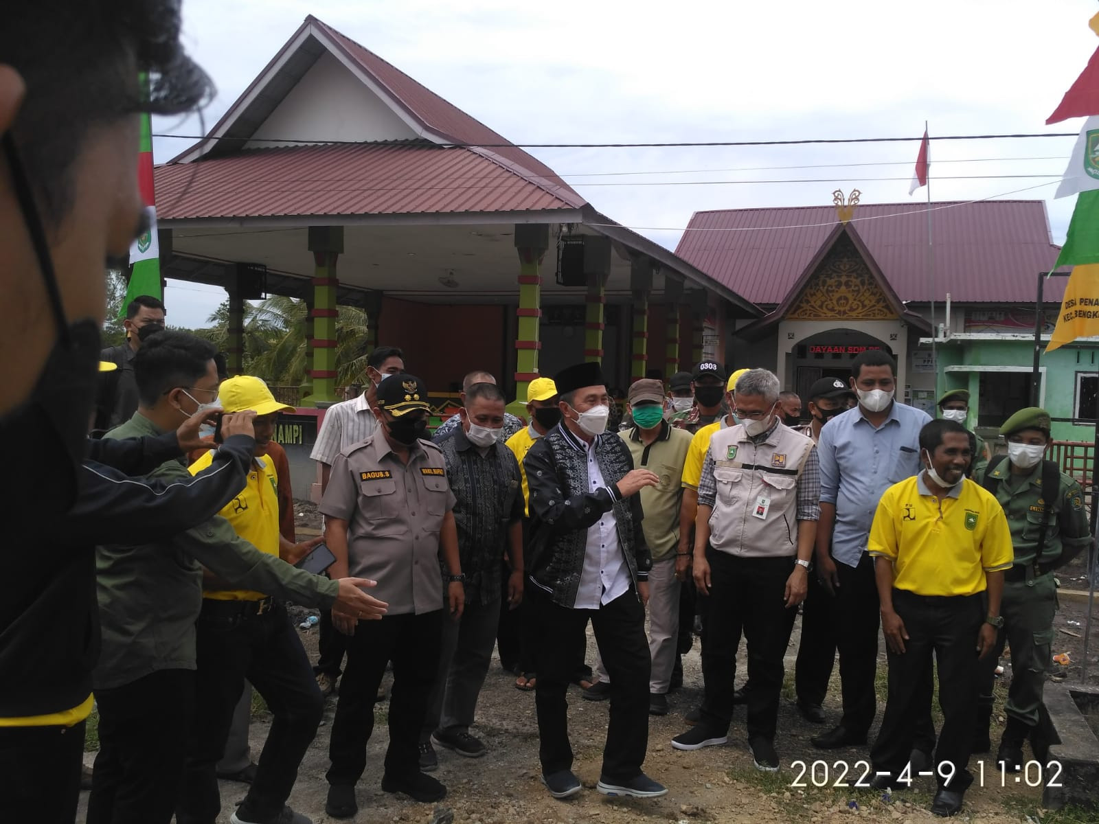 Gubri Tinjau Kegiatan Padat Karya di Desa Penampi