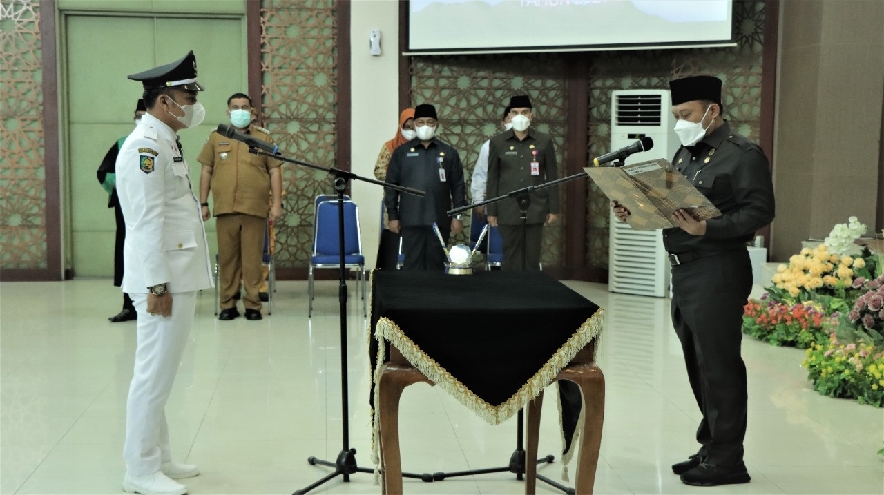 Darmendra Kepala Desa Tanjung di Lantik Bupati Kampar 