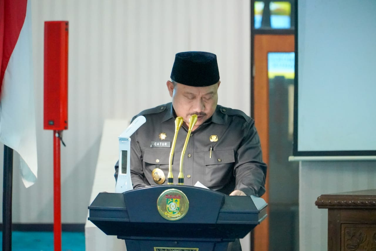 Catur Sampaikan Sampaikan LKPJ Terakhir  Tahun 2021 . 