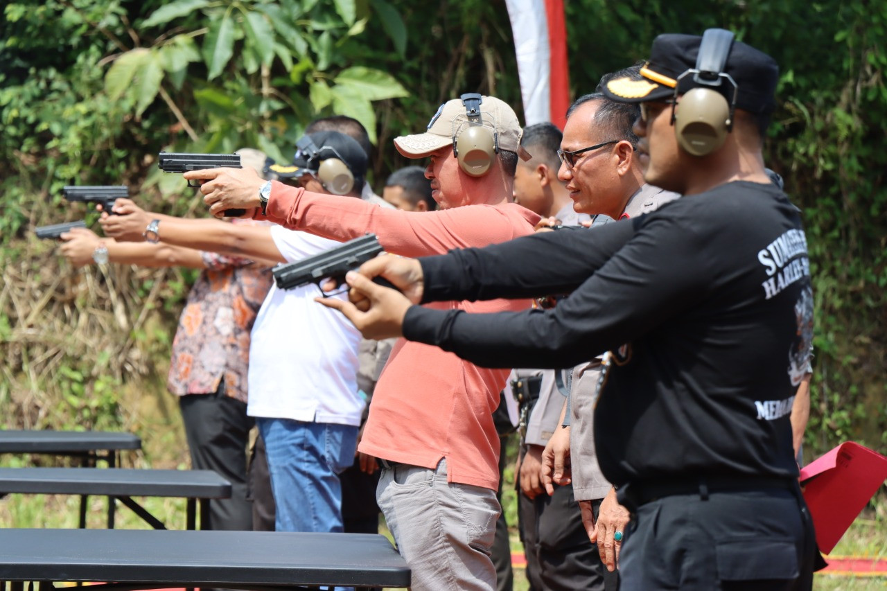 HUT Bhayangkara Ke 76 di Rohil, Ini Juara Menembaknya