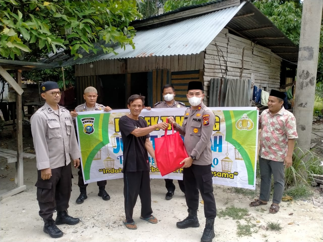 Iptu Mardani Tohenes, Berbagi Kepada Warga Yang Kurang Mampu, Tiap Juma\