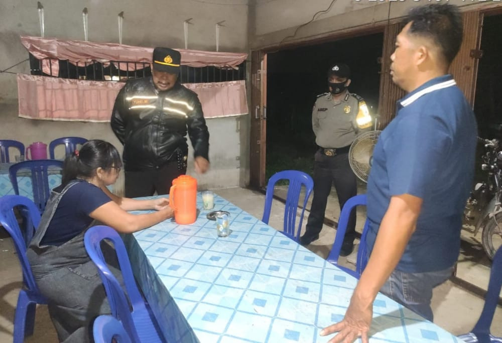Polsek Kuantan Hilir Menyisir Kedai - Kedai Yang Diduga Menjual Miras.