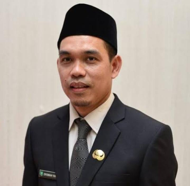 Pemprov Riau Sesalkan Penyanyi Menari Di  Atas Meja