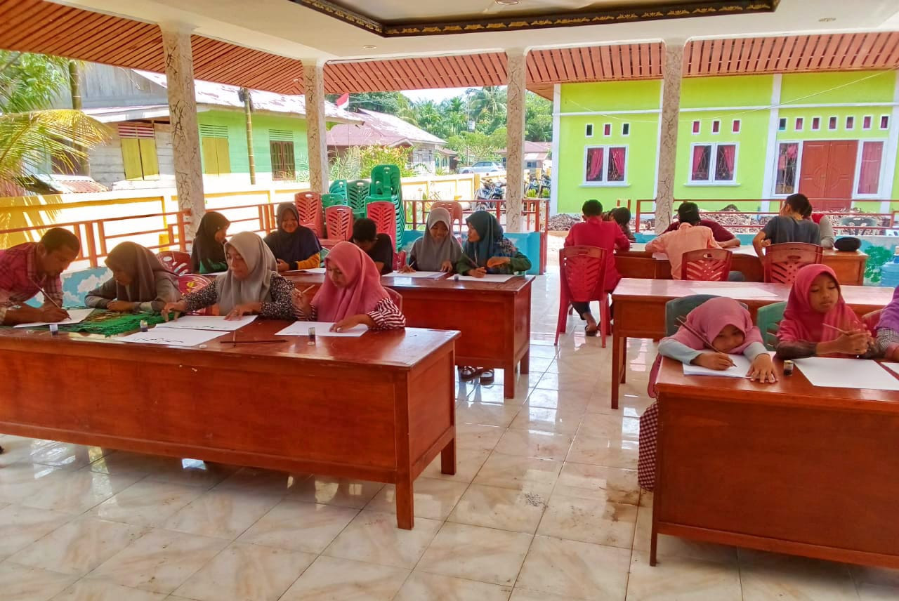 Wujudkan Program Unggulan Bermasa, Pemdes Tenggayun Gelar Pembinaan Kaligrafi Qur an