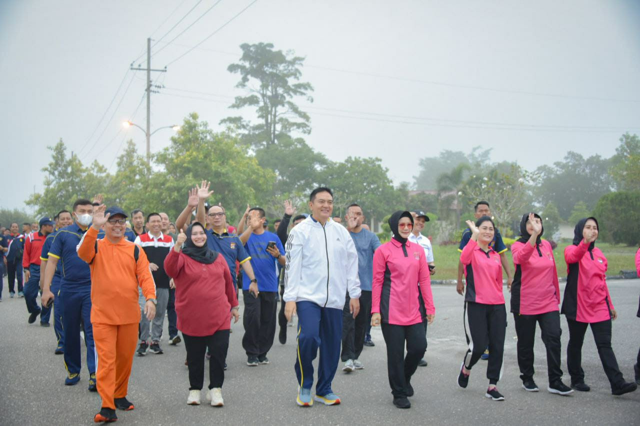 Bupati Bengkalis mendampingi Kapolda Riau berolahraga