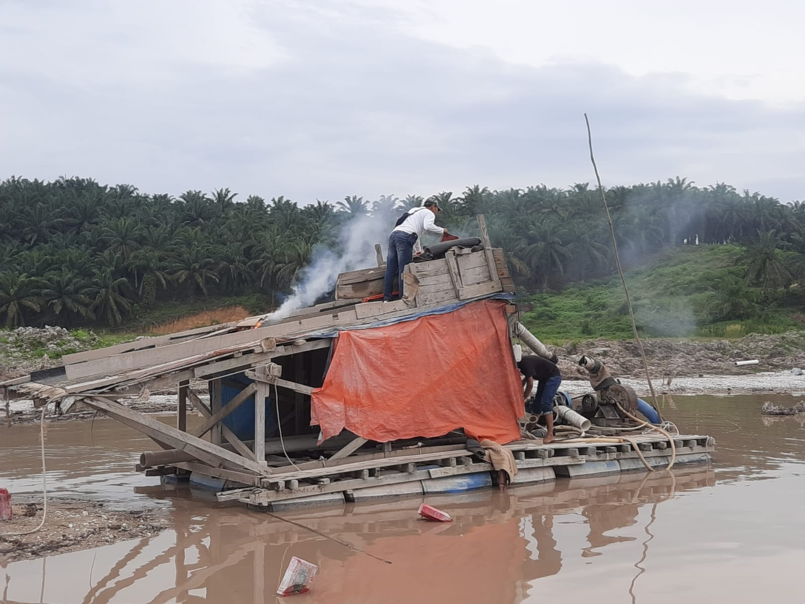 Polisi Tertibkan PETI di desa Sumber Datar Singingi.