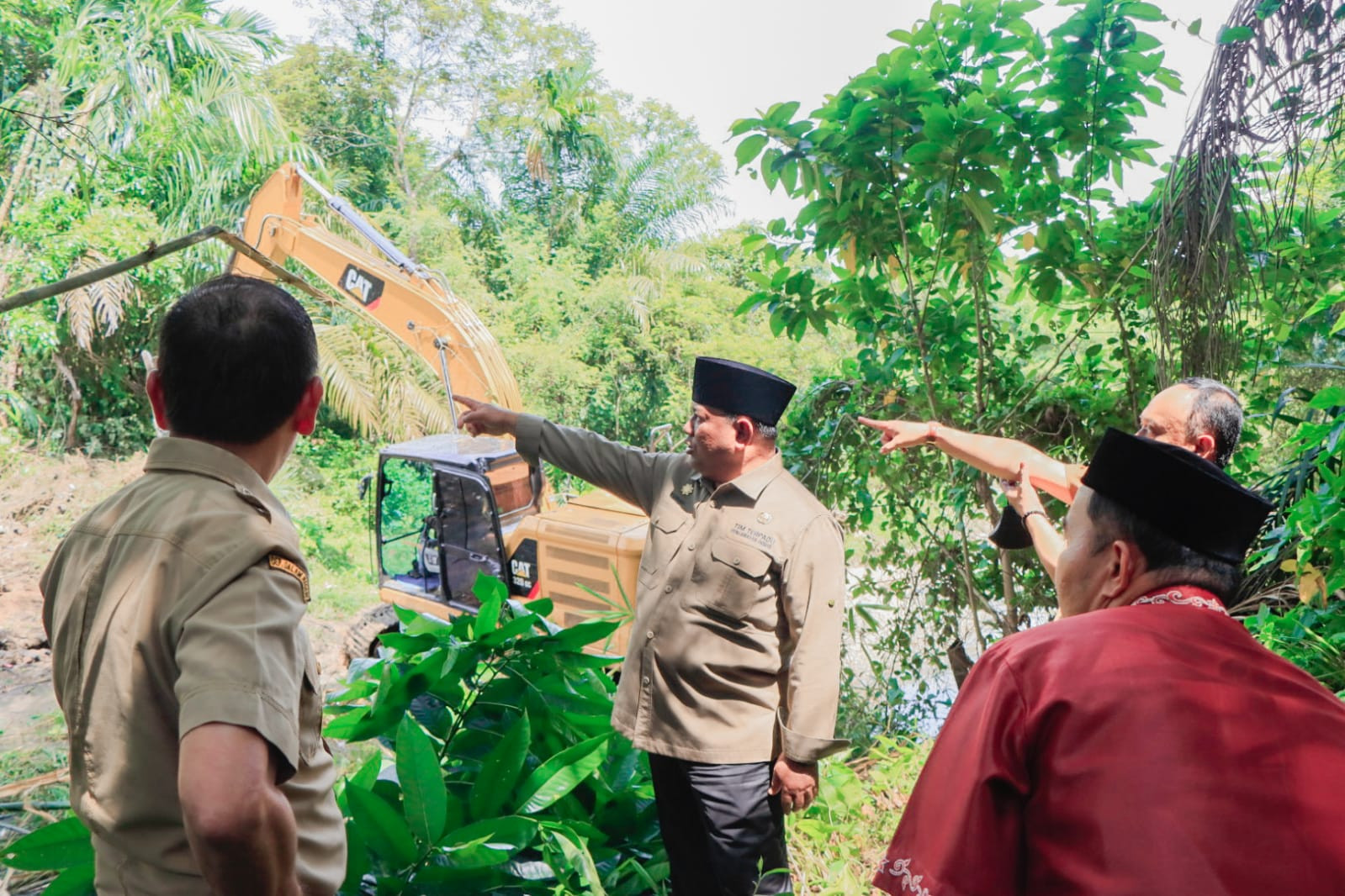 Agar  Tidak Terjadi Banjir, Pemda Kampar  Turunkan Alat Berat 
