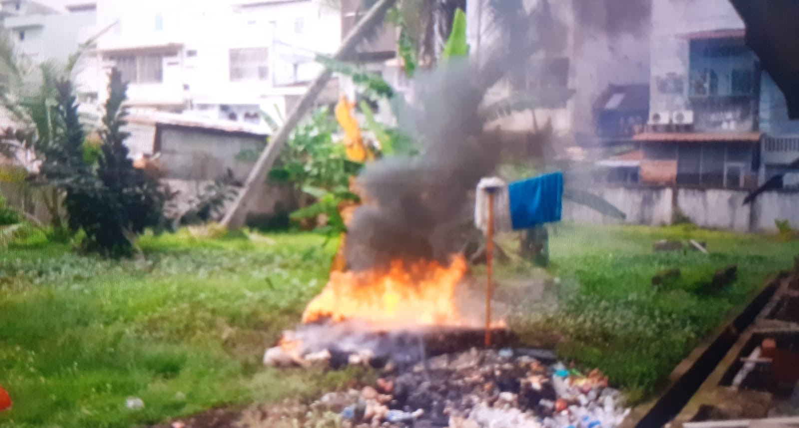 Dikira Kebakaran Di,Kantor Pos Bagansiapiapi,Ternyata Hanya Membakar Tilam B ekas