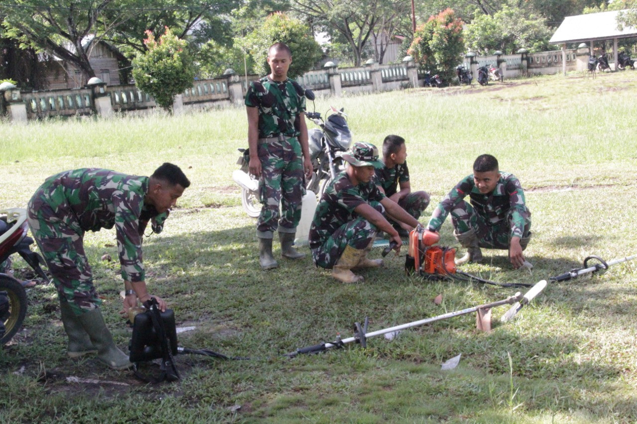 Sambut Waaster Kasad, Tim Satgas TMMD ke 115 Kodim 0313/Kpr Bersihkan Lokasi Pendaratan Helipet