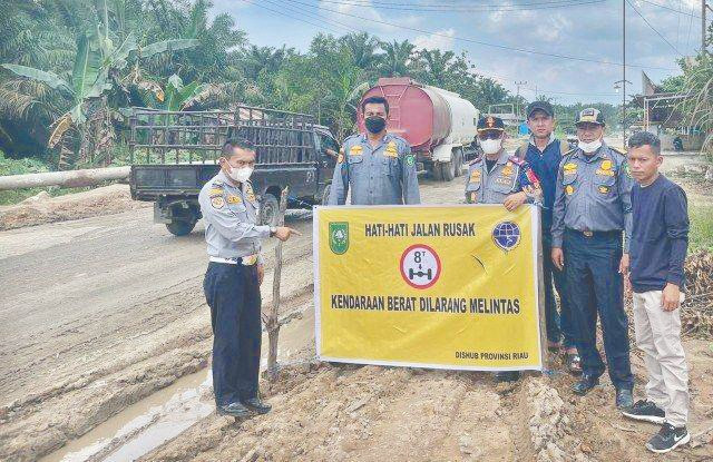Sebagian Besar Jalanan di Riau Rusak Karena ODOL