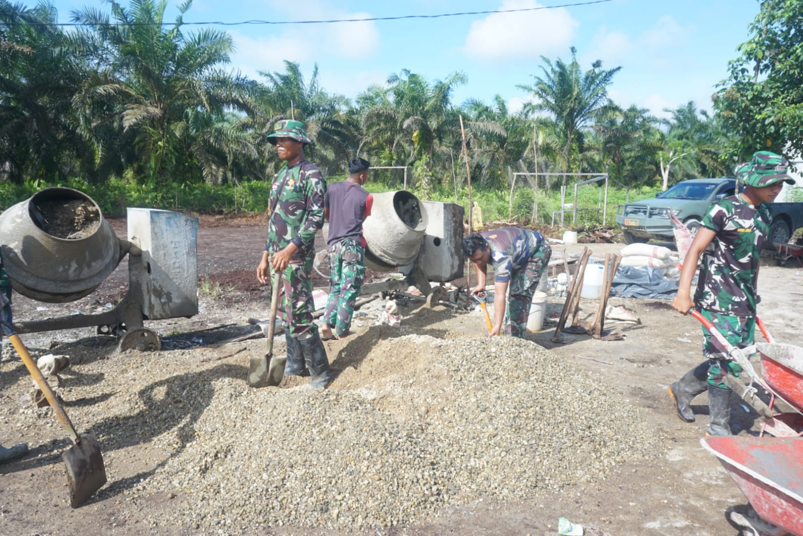 Mesin Molen Terus Berputar, Satgas TMMD Ke 115 dan Warga Bekerja Tak Kenal Lelah