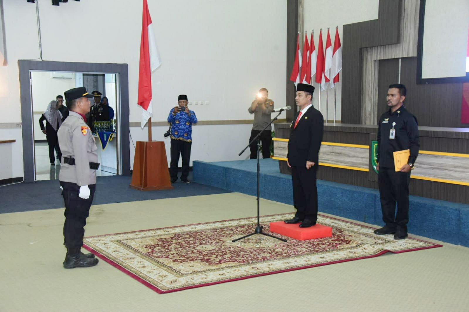 Meski diguyur Hujan Deras Pelaksanaan Upacara Peringatan Hari Pahlawan ke-77