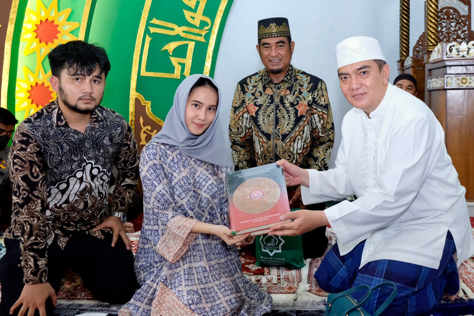 Alhamdulillah... Crisien Jolla Ucapkan Dua Kalimat Syahadat, Rusli Ahmad :Rajin Ibadahnya Ya 