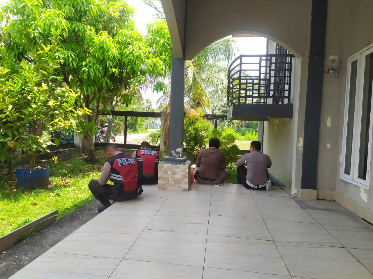 KPK Geledah Rumah Pribadi Bupati dan Kepala BPKAD Meranti Pasca Penahanan