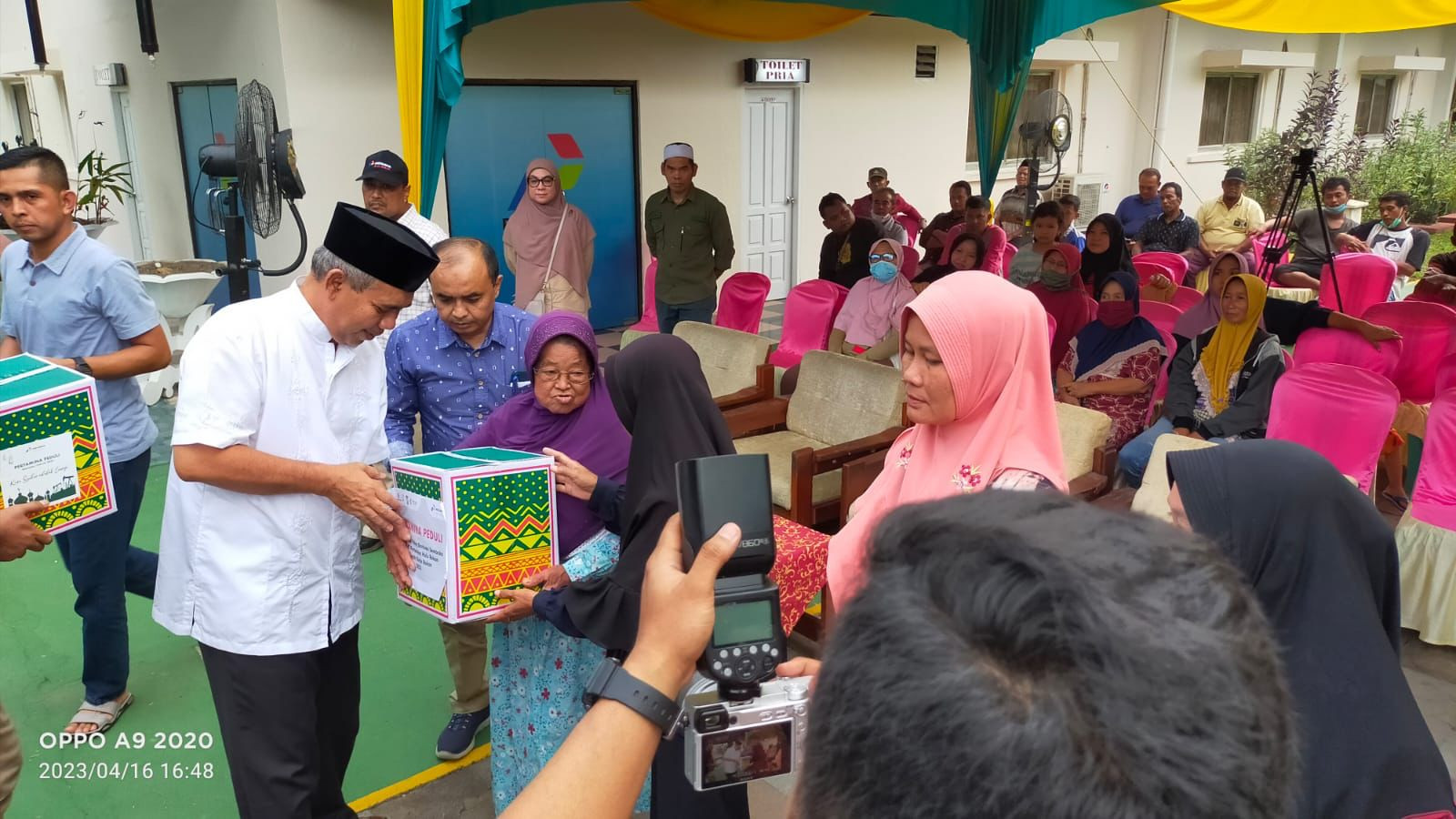 Forum CSR Peduli Dengan Kemiskinan Ekstrem di Kampar, Bagikan Ratusan Paket Sembako