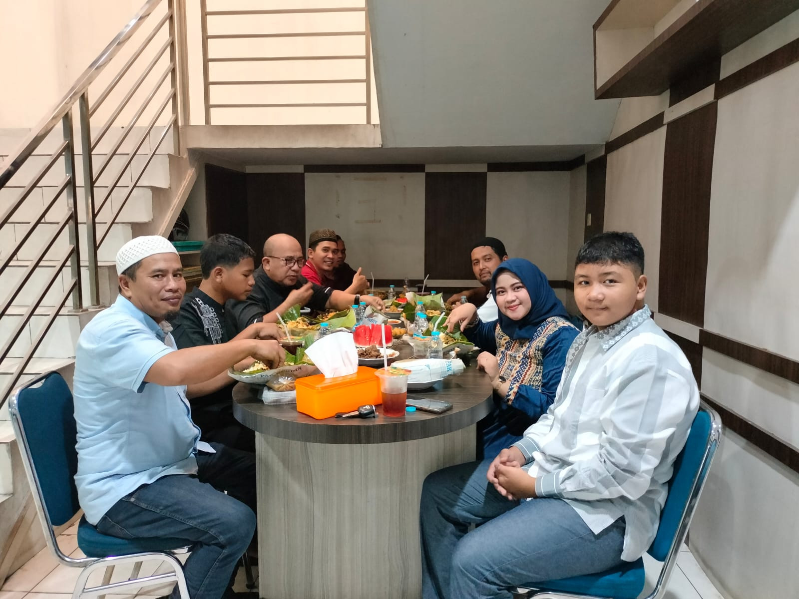 Yube Media Grup Taja Buka Bersama dan Bagi THR 