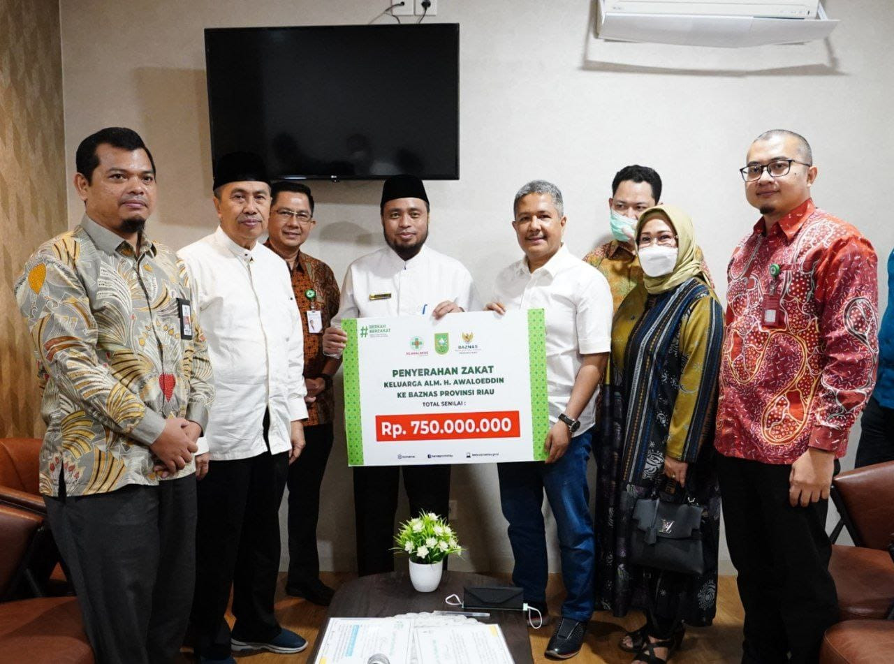 Baznas Provinsi Riau Terima Zakat Maal RS Awal Bros Rp 750 juta