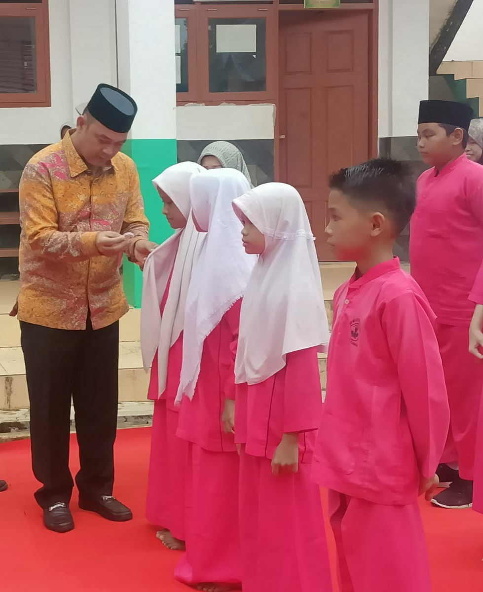 Hadiri Perpisahan Siswa SD 003 Perambahan, Ketua DPRD Kampar Berpesan 
