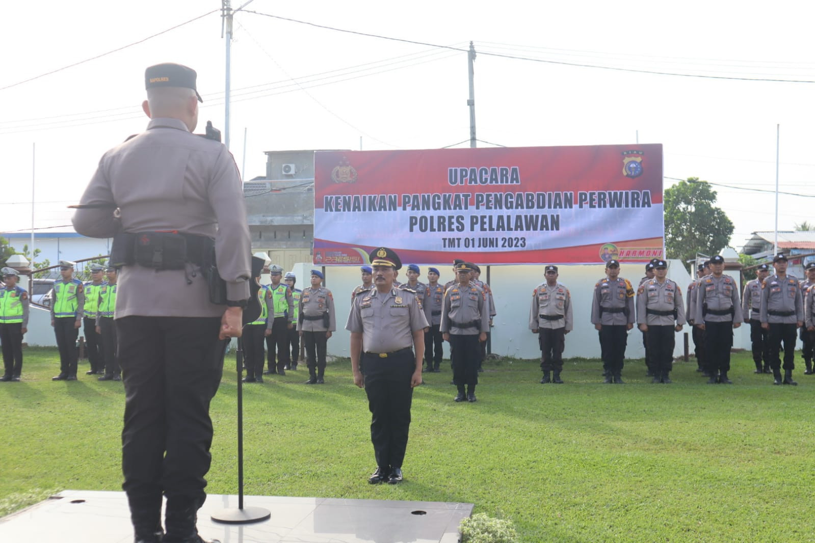 Kapolres Pimpin Upacara Kenaikan Pangkat Pengabdian Personil Polres Pelalawan