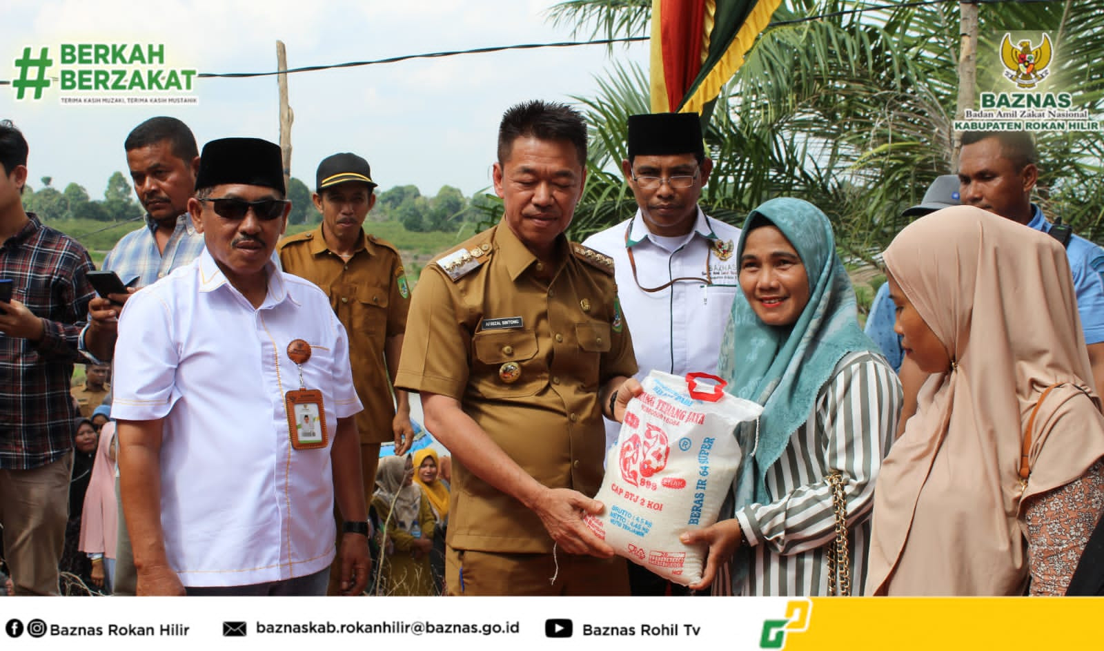 Warga Air Hitam Terima Paket Bantuan Sembako Dari Basnaz Rohil