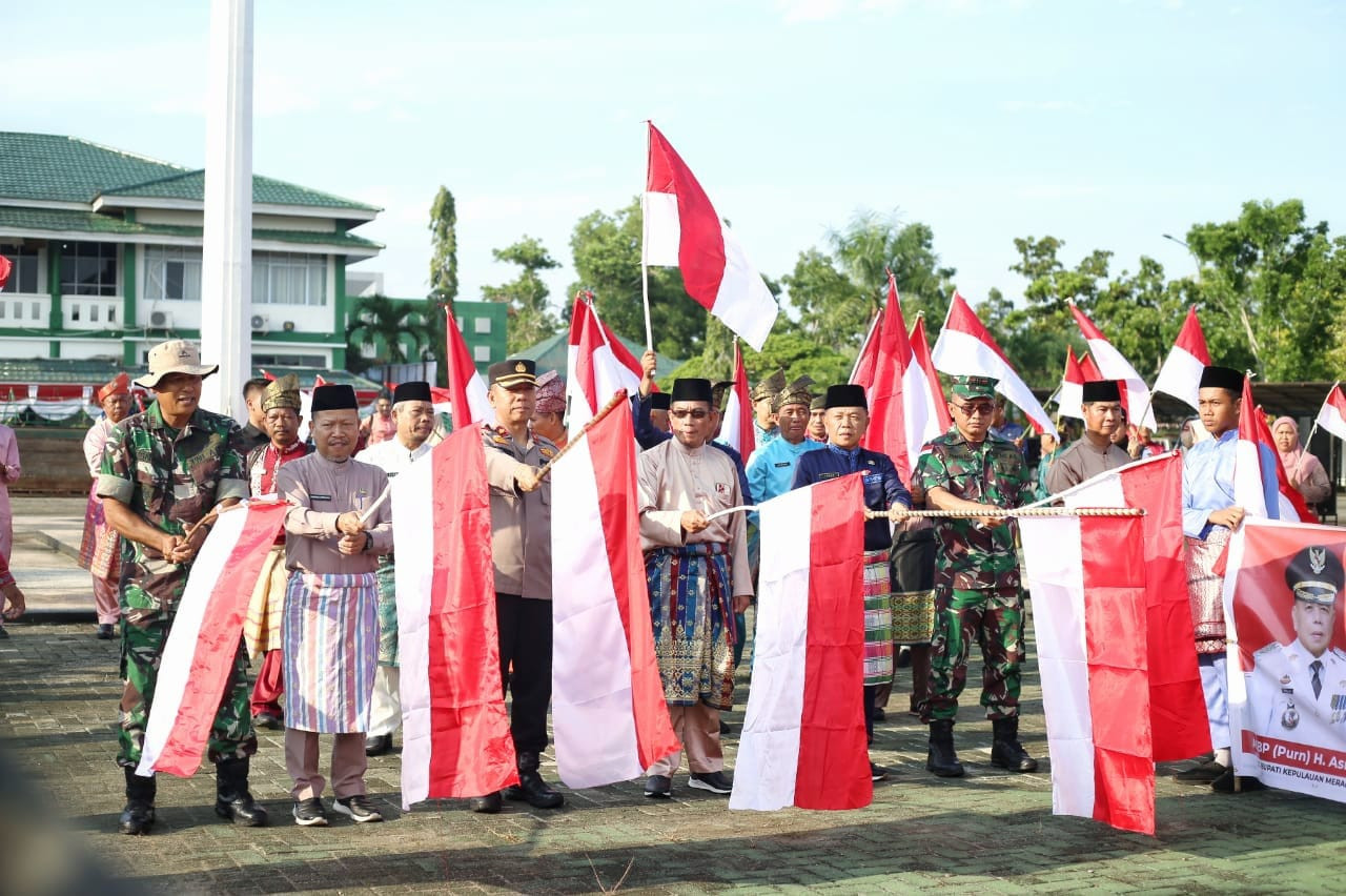 Plt Bupati Kepulauan Meranti Luncurkan Gerakan Nasional 10 Juta Bendera Merah Putih Sekaligus Lepas 