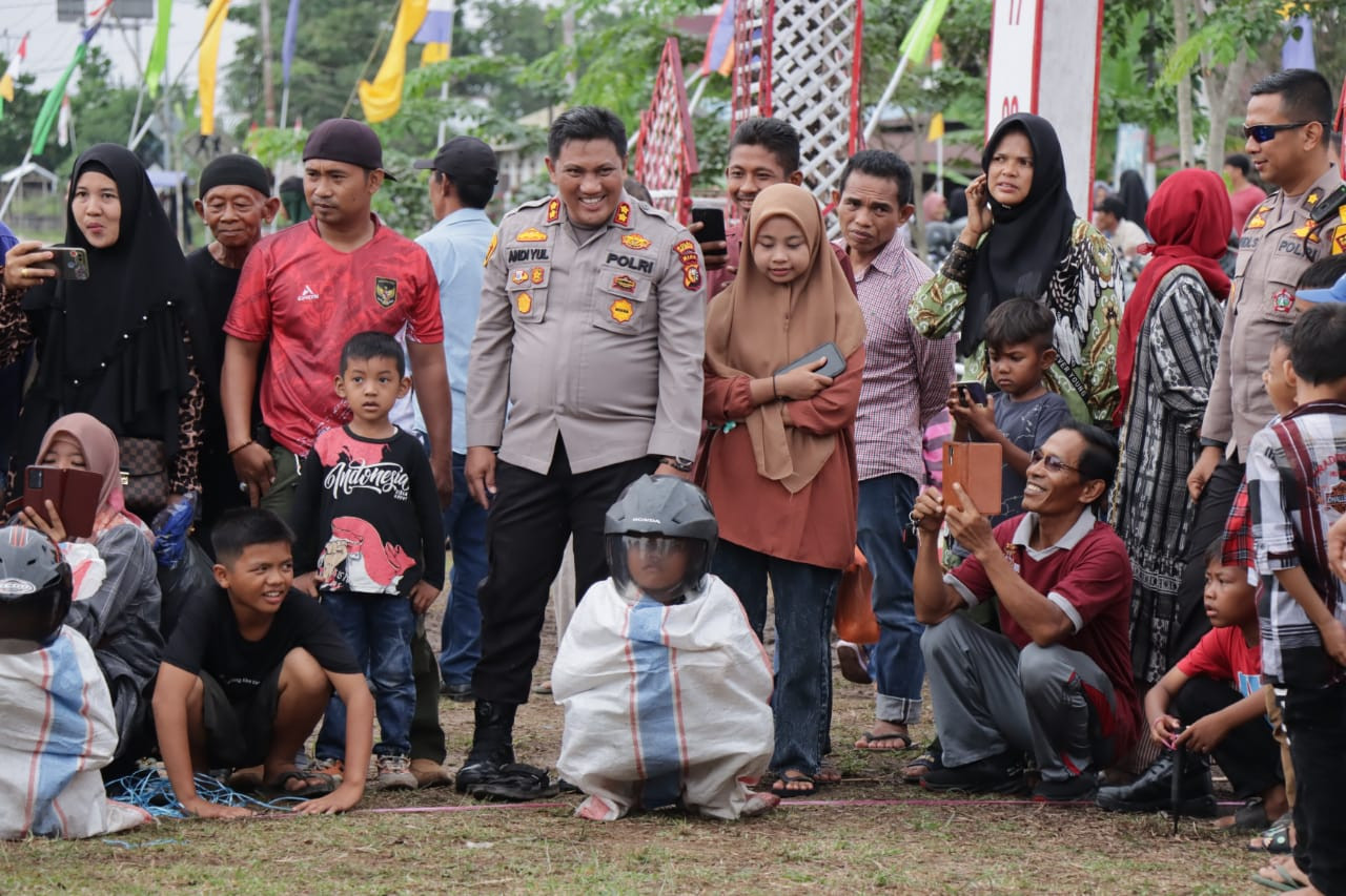 Polres Meranti Ikut Meriahkan Lomba Gembira Ria HUT RI ke-78 bersama Pemdes dan Masyarakat Gogok
