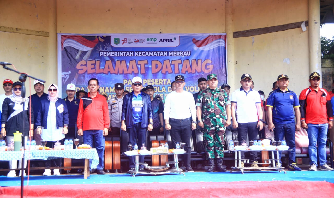 Plt Bupati Asmar Buka Turnamen Sepak Bola dan Bola Voli se-Kecamatan Merbau 