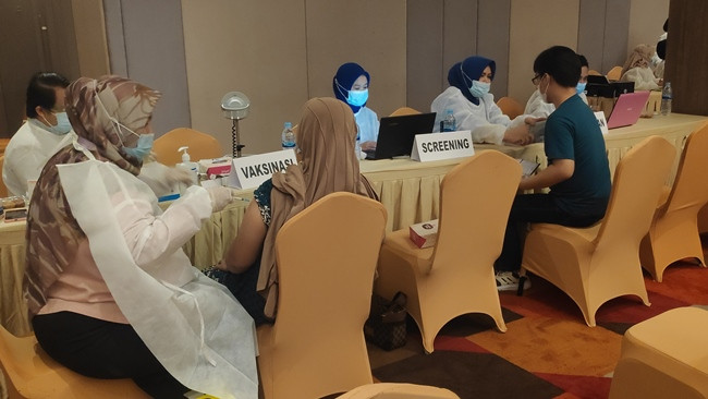 5.000 Warga Pekanbaru Antusias Ikuti Vaksin Massal