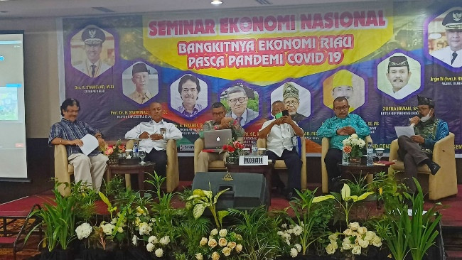 Seminar Ekonomi Nasional Harian Vokal dan KPA Gubernur Riau Berjalan Sukses