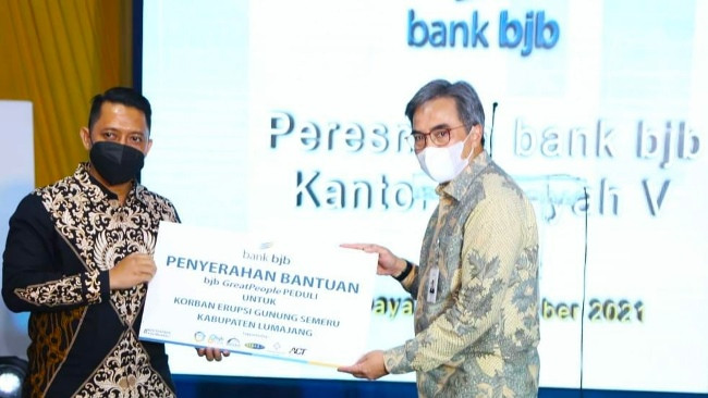 BJB GreatPeople Peduli Serahkan Bantuan untuk Korban Erupsi Gunung Semeru