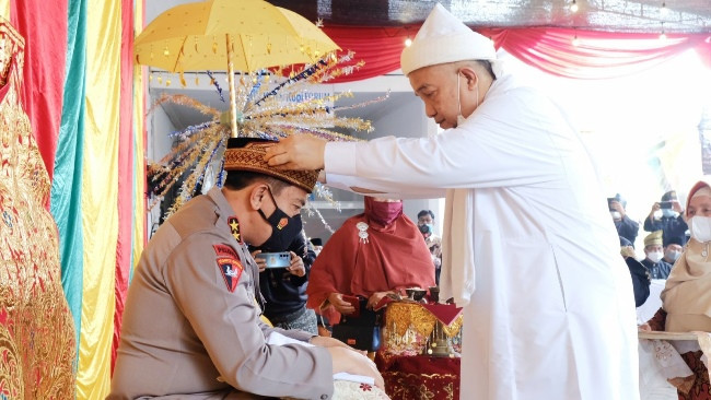 FKPMR Gelar Tradisi Tepuk Tepung Tawar Untuk Kapolda Riau