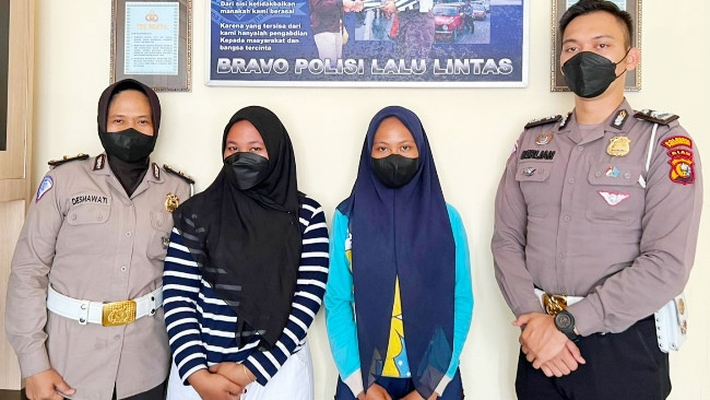 Dua Perempuan Ugal-ugalan di Fly Over Sudirman Diamankan Polisi
