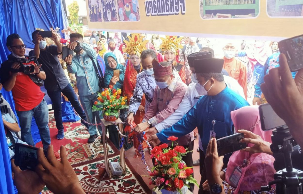 Kepsek Dr. Edi Suhendri, M.S.I. : Ecobrick Karya Kerajinan Bermanfaat