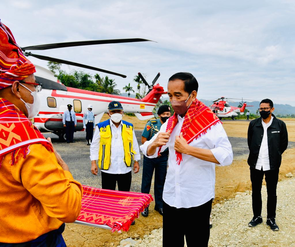 Presiden Jokowi Bagikan Bantuan Modal di Pasar Kebun Lada Kota Binjai