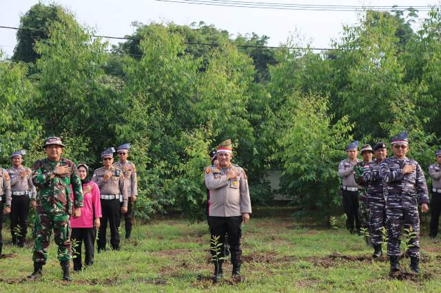 Gandeng TNI dan Pemda, Polres Meranti Lakukan Penamaan Pohon Serentak