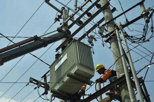 Diterjang Angin Kencang 73 Gardu Listrik di Samosir Rusak