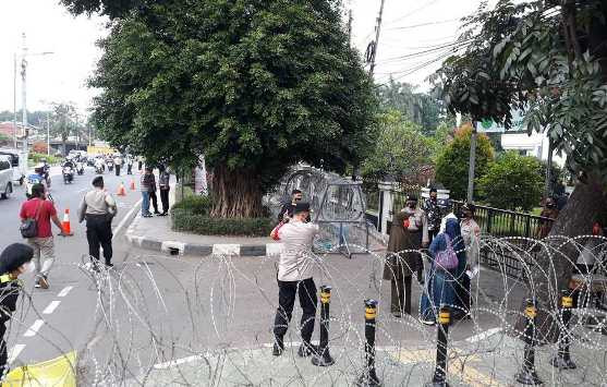 Jelang Sidang Rizieq, Kawat Barikade Dipasang di PN Jaktim