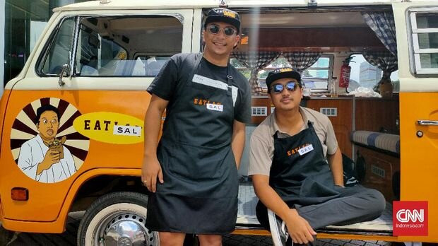 Berawal dari Tantangan Diet Sal Priadi Bagi Makanan Gratis