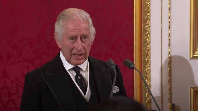 Raja Charles III Kesal Trump Komentari Foto Telanjang Dada Kate